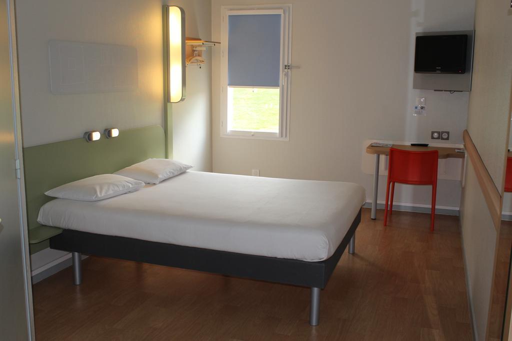 Hotel Ibis Budget Laval Bonchamp Les Laval Phòng bức ảnh