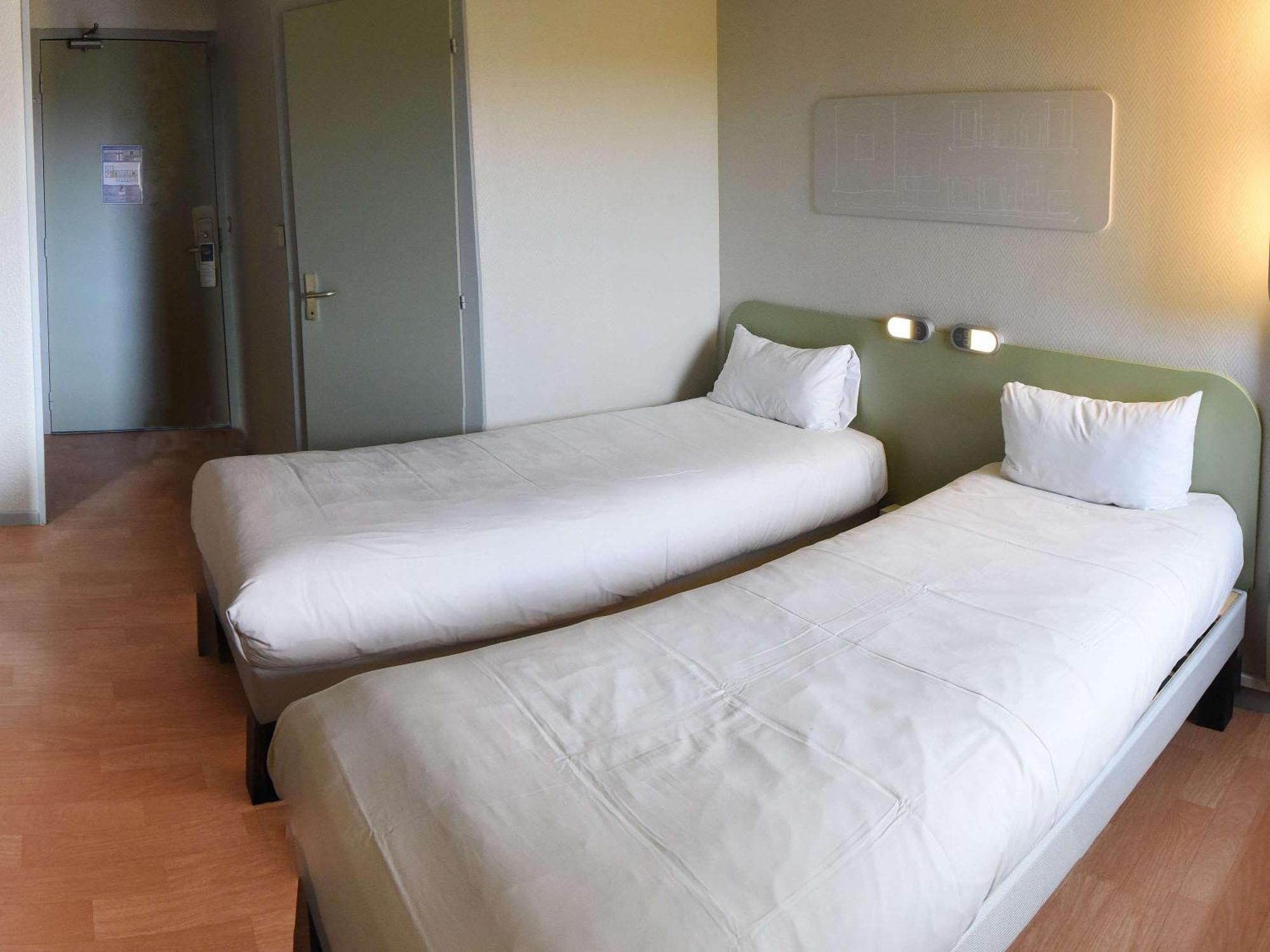 Hotel Ibis Budget Laval Bonchamp Les Laval Ngoại thất bức ảnh