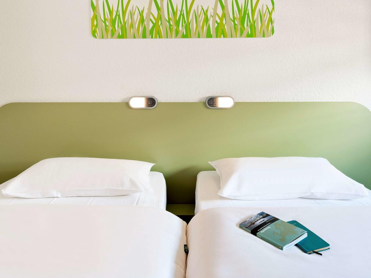Hotel Ibis Budget Laval Bonchamp Les Laval Ngoại thất bức ảnh